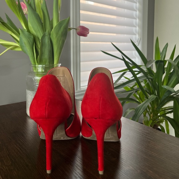 Perfect for the summer! Christian Siriano Fire red sexy 2.5” heels. Never worn. - Picture 3 of 4